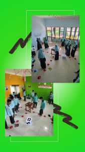 Bermain Permainan Ludo Di Dalam Kelas